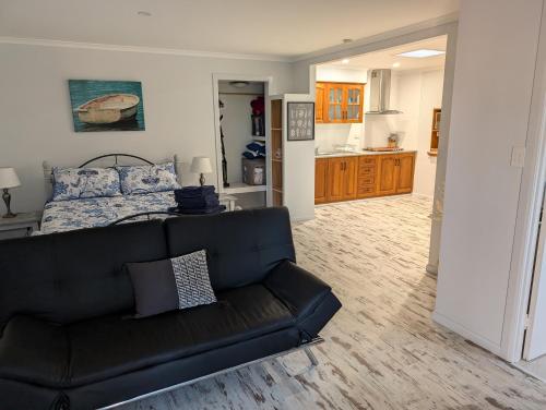 Behind the hedge in เทนเทอร์ฟิวด์