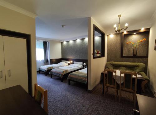 3 twin beds