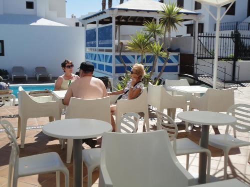 Los Tulipanes - image 10