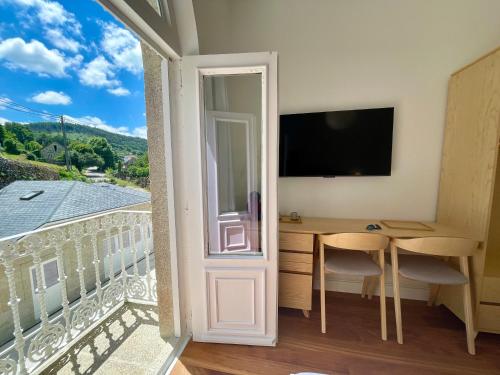 Skats, Villa Boutique 1880-Romantic Historic Boutique Hotel with Outdoor Jacuzzi in Lama
