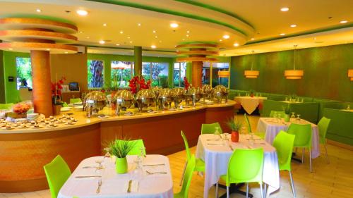 Restaurant, Rincon of the Seas Gran Caribbean Hotel in Rincon