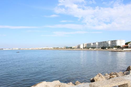 plage, Hotel Les Acacias in Le Grau du Roi