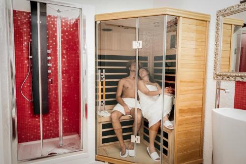 Two Chic Guesthouse - image 10