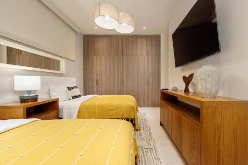 Luxury condo with pool, jacuzzi, and private terrace