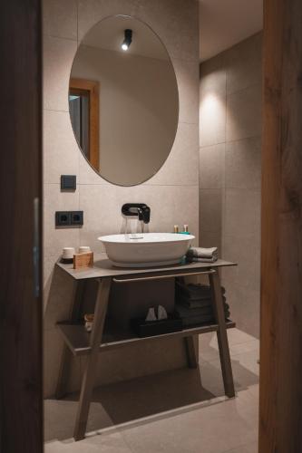 Arpuria l hidden luxury mountain home - ADULTS FRIENDLY