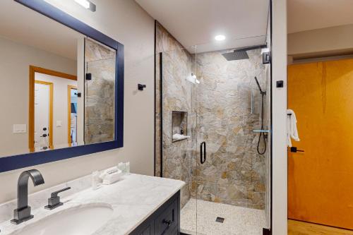 Bottle Bay View Lodge