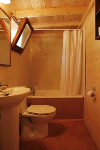 2 bedrooms, 3 beds