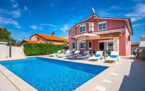 Family villa Nicole – khách sạn tại Stinjan