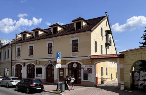 Udvendig, Penzion Grand, Self Check-In, free private parking in Banska Bystrica