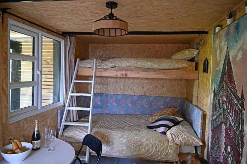 1 double bed, 1 twin bed