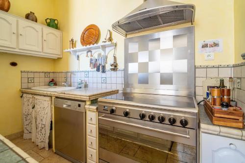 Demeure vigneronne de charme Pays CATHARE Carcassonne Jacuzzi in Blomac