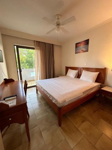 Comfort Triple Room image 3