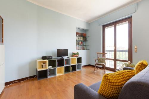 GuestHost - Milano Roomy Apt with all comfort! Metro M4 Linate, Mailand (Foto 11)