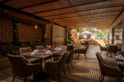 584693841 Hotel Lomas 10 Medellin by DICO