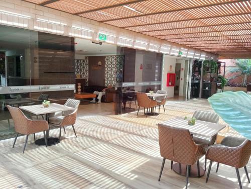 584693854 Hotel Lomas 10 Medellin by DICO