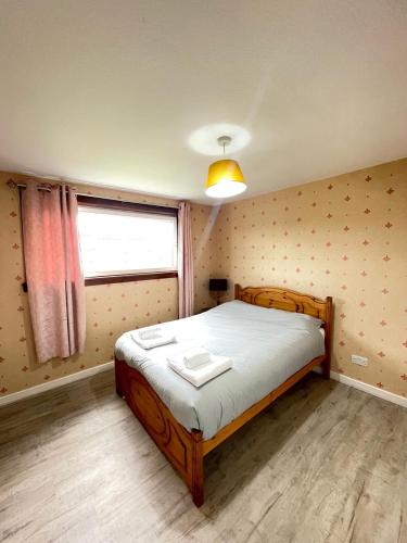 3 Bed Serviced Accommodation with Free Parking & Tram Stop, 10 minutes from Airport and Center 3 Bed Serviced Accommodation with Free Parking & Tram Stop, 10 minutes from Airport and Center