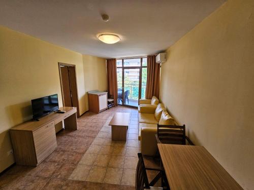 Two-Bedroom Apartment with Sea View image 2
