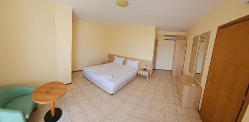 Two-Bedroom Apartment with Sea View image 6