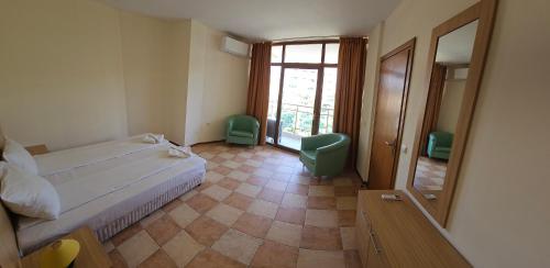 Two-Bedroom Apartment with Sea View image 8