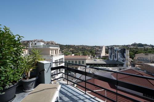 Psirri 1BR Loft with Acropolis View, Афины