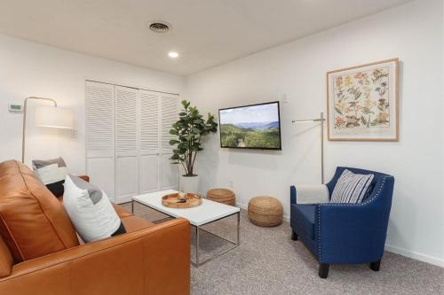 Hendo Hideaway Unit B 2bed,1 bath in Hendersonville, USA