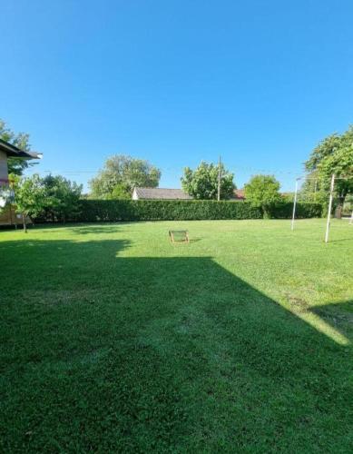 Serenity Village Cottage with outside toilet in Ponari
