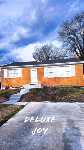 Class home near Washington DC FedEx Stadium and UMD in Hyattsville, USA