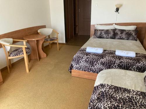 Double Room image 10