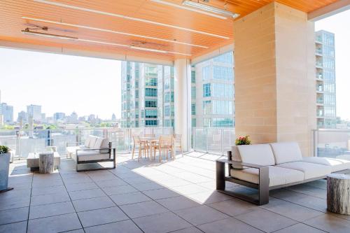 Luxury Studio Apt Near Brady St with Balcony and Lake View near พิพิธภัณฑ์ศิลปะการตกแต่ง วิลล่าเทอร์เรซ