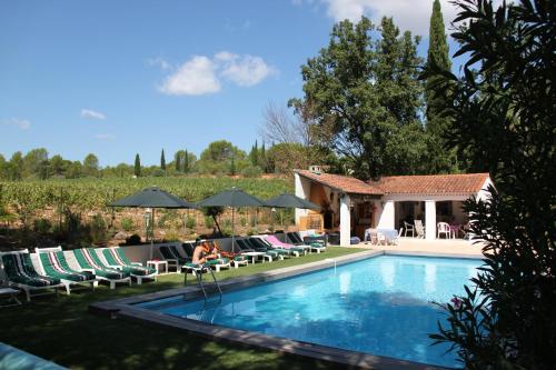 Residence Miro, gites climatises avec piscine et tennis