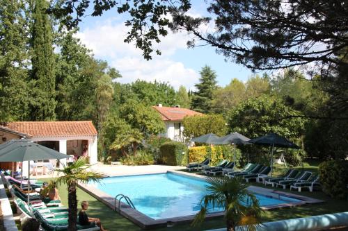 Residence Miro, gites climatises avec piscine et tennis