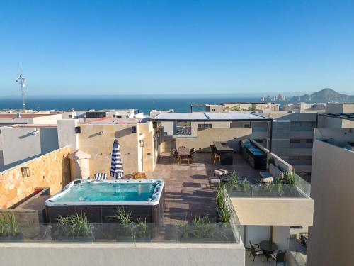Brand New Luxury PH with Private Pool and Views - Tap to explore photos