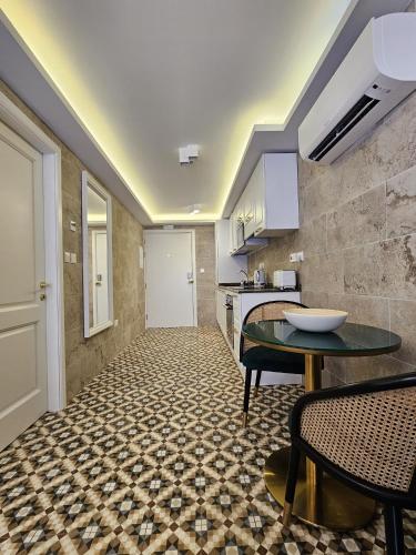 Balcony Hotel - Photo 1