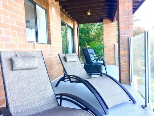 OCEAN FRONT 2 BEDROOM SUITE with STUNNING VIEWS in Victoria, Canada