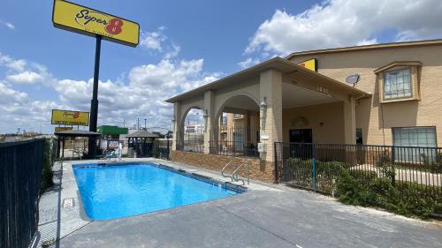 . Super 8 by Wyndham Decatur Texas