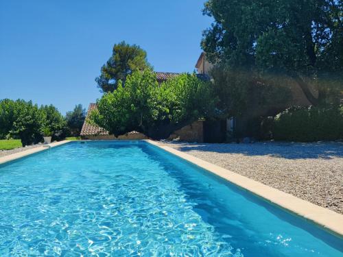 Skats, L'étoffe, charmante chambre au Mas des Roses (L'etoffe, charmante chambre au Mas des Roses) in Boisset-et-Gaujac