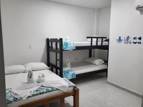 1 double bed, 1 bunk bed