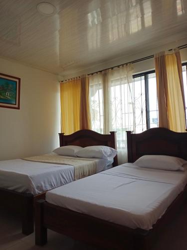 1 double bed, 1 twin bed