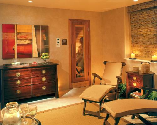 Crowne Pointe Historic Inn Adults Only