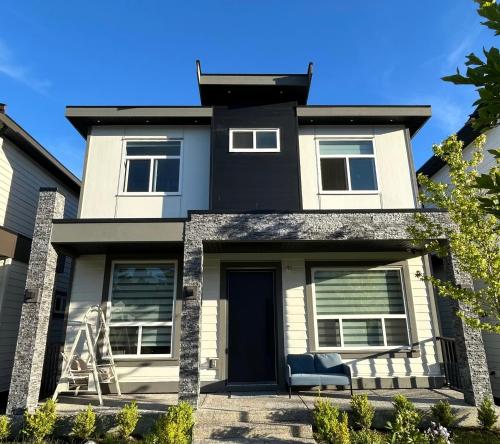cosy suite by sea and golf courses near Vancouver
