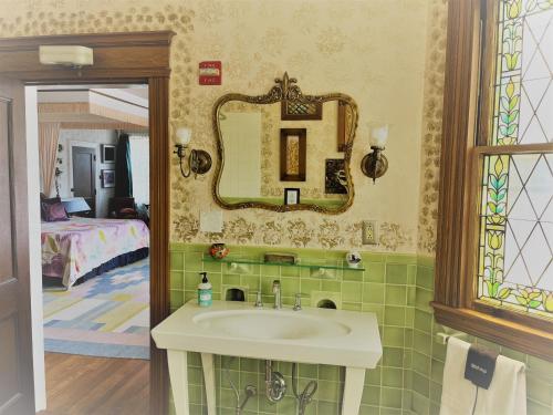 Munroe Inn Boutique Hotel - image 8