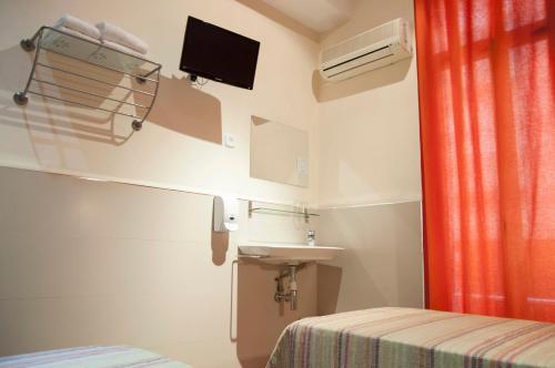 Be Ramblas Guest House - image 3