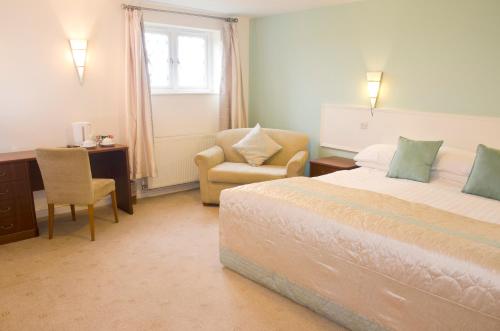 Standard Double Room image 5