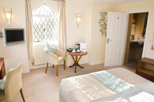 Standard Double Room image 6