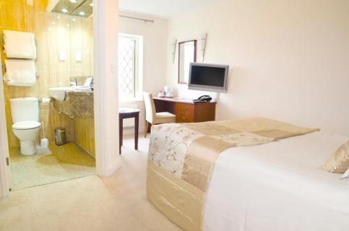 Norfolk Arms Hotel - image 14