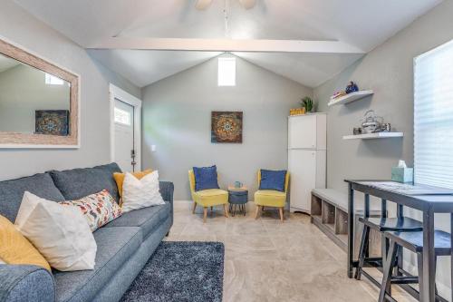 Cozy Comfy Studio with full sofa bed and kitchenette in West Palm Beach, USA