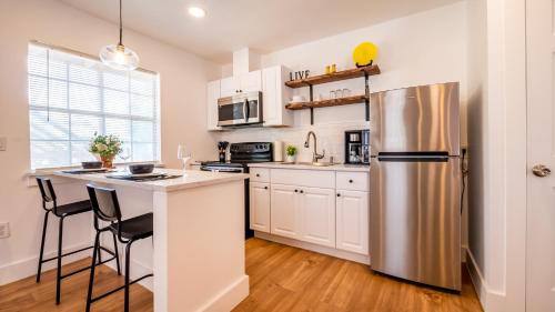 Collins Garden First Floor Studio Pet Friendly in San Antonio, USA