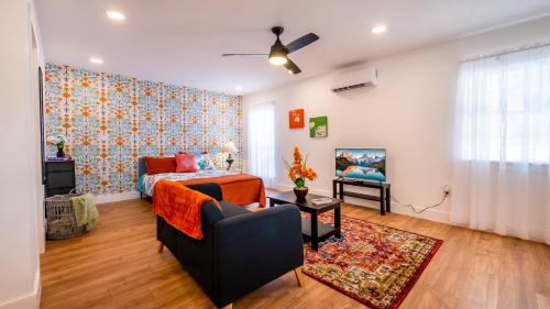 Collins Garden First Floor Studio Pet Friendly in San Antonio, USA