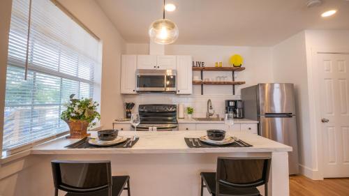 Collins Garden First Floor Studio Pet Friendly in San Antonio, USA