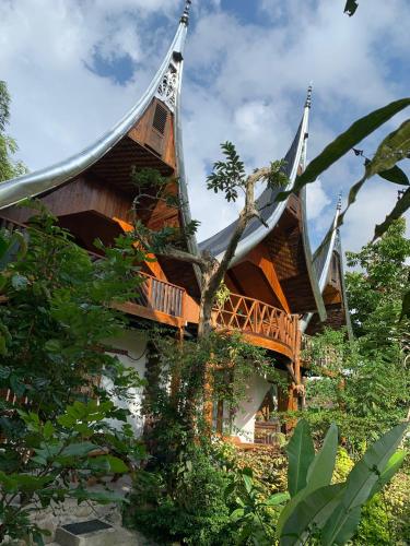 Canyon Jungle Stay in Guguk Panjang